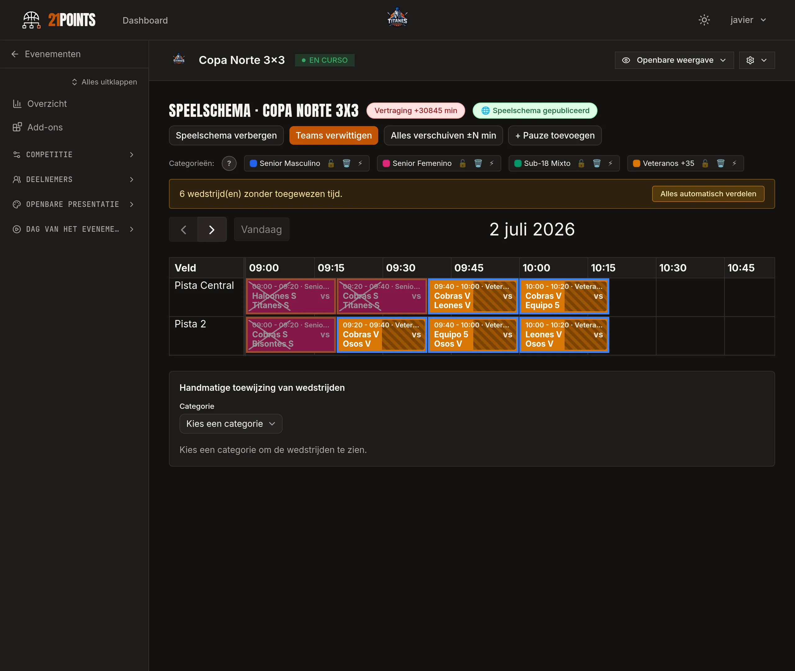 Speelschema van het evenement met de wedstrijden verdeeld over twee velden in slots van 15 minuten, de vier categorieën in hun kleur, de melding van wedstrijden zonder tijd en de knop Alles automatisch verdelen.