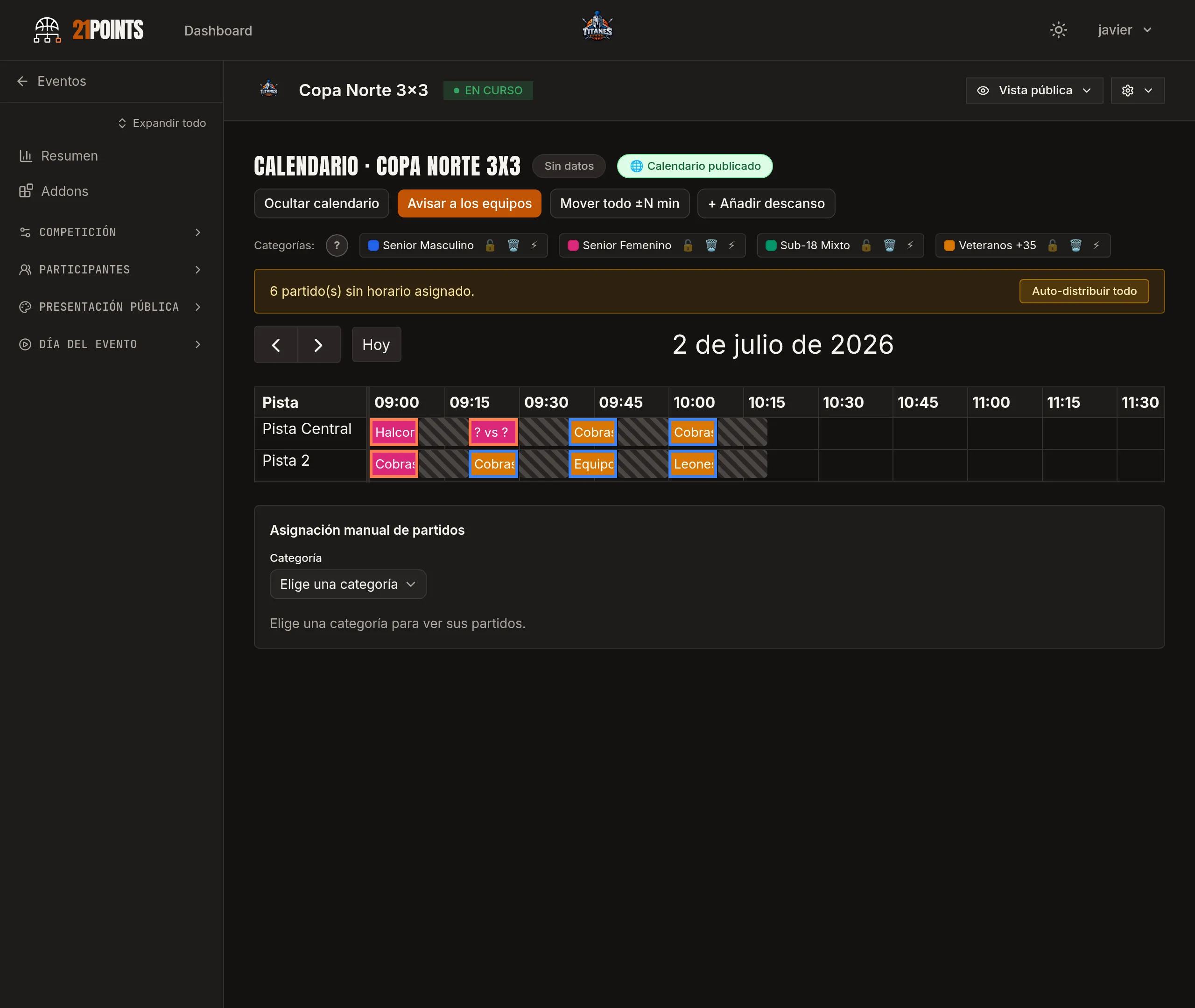 Calendario del evento con los partidos repartidos entre dos pistas por franjas de 15 minutos, las cuatro categorías con su color, el aviso de partidos sin horario y el botón Auto-distribuir todo.