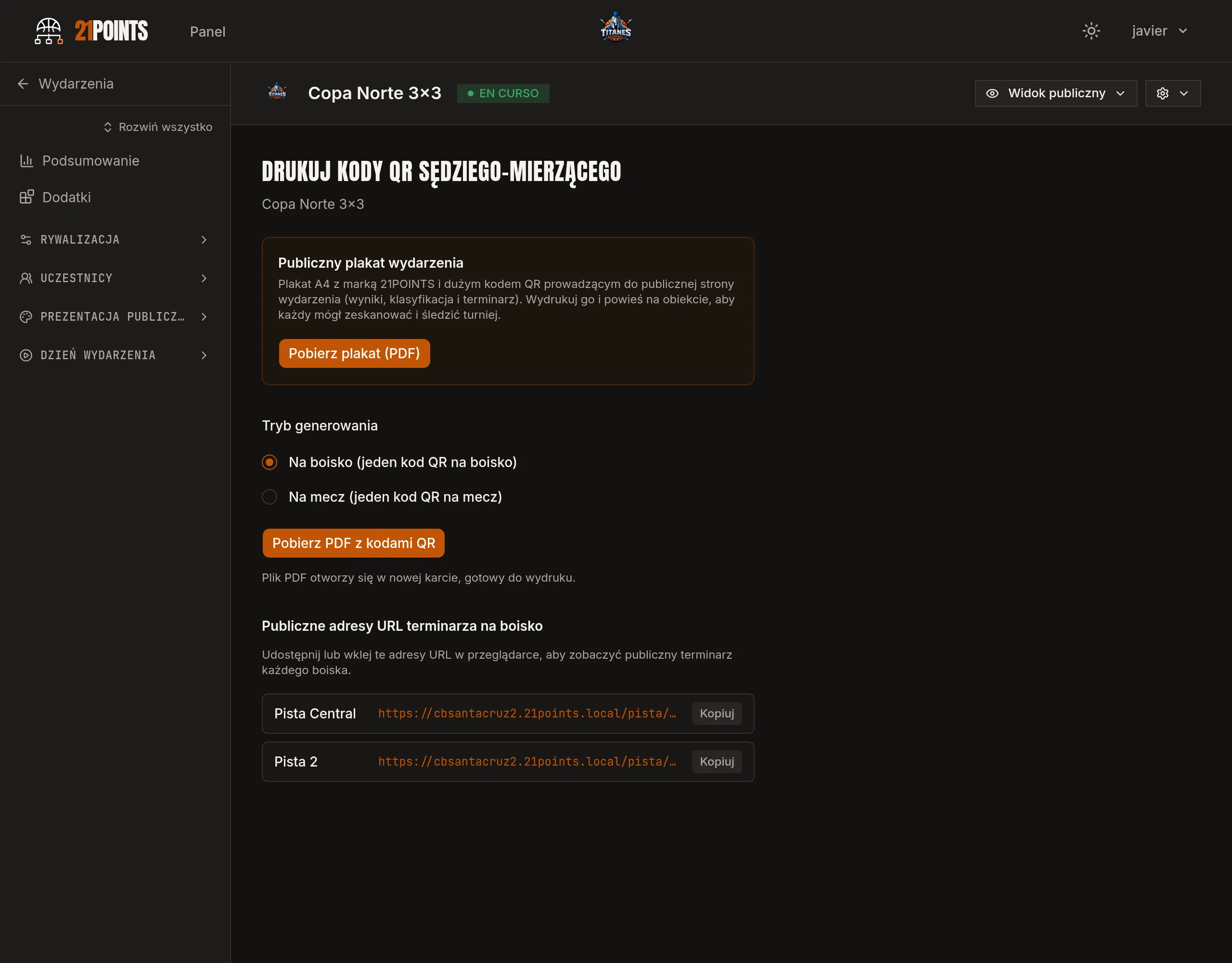 Ekran Drukuj QR-y Scorer panelu, z publicznym plakatem wydarzenia w PDF, trybem generowania na boisko lub na mecz i publicznymi adresami URL agendy każdego boiska.