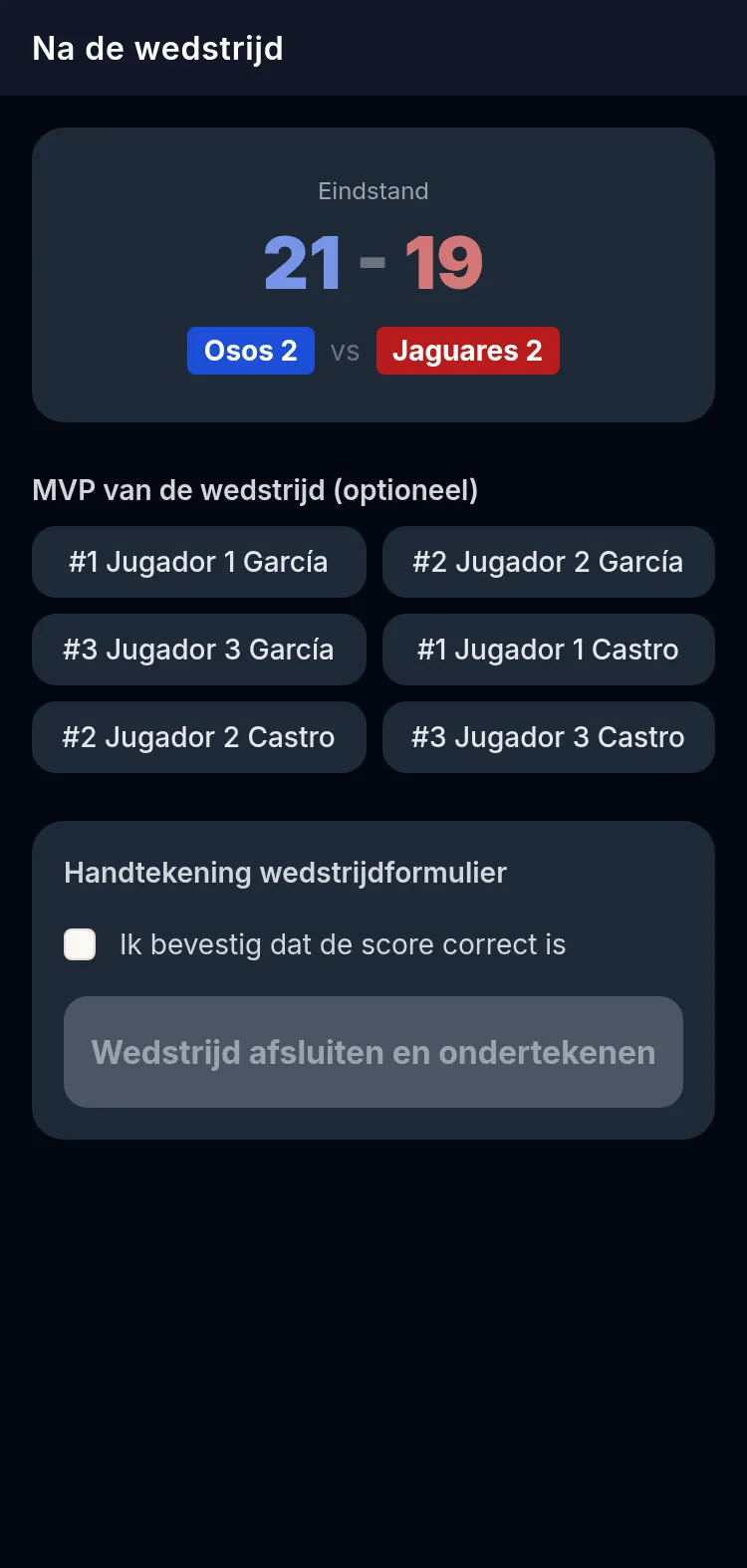 Nabesprekingsscherm van de Scorer APP op een telefoon: de einduitslag met beide teams, de spelerslijst om de MVP te kiezen en het blok voor de ondertekening van het blad met het vakje ter bevestiging van de stand.