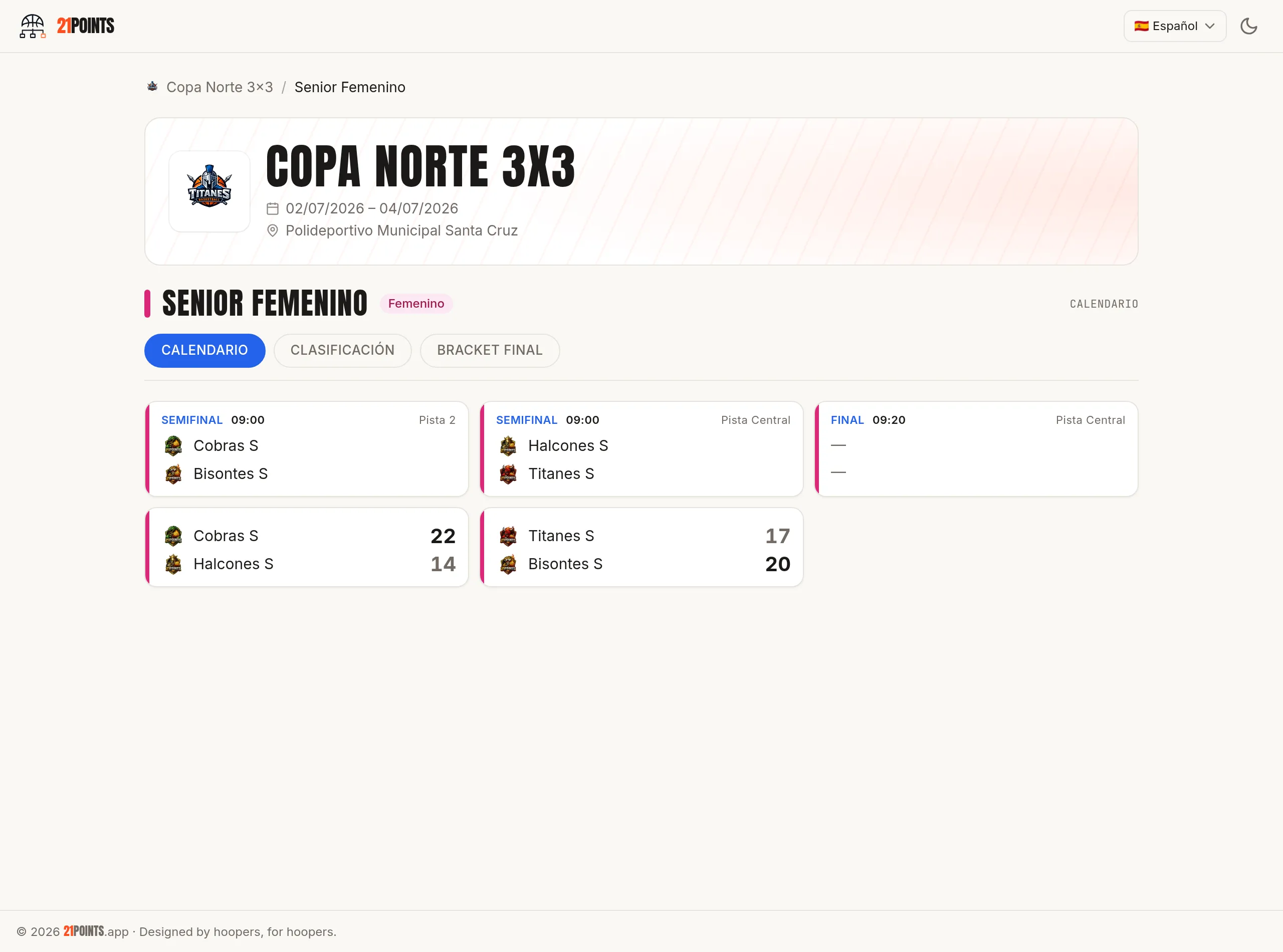 Página pública de una categoría con la cabecera del evento, las pestañas Calendario, Clasificación y Bracket final, y las tarjetas de semifinales y final con sus resultados.